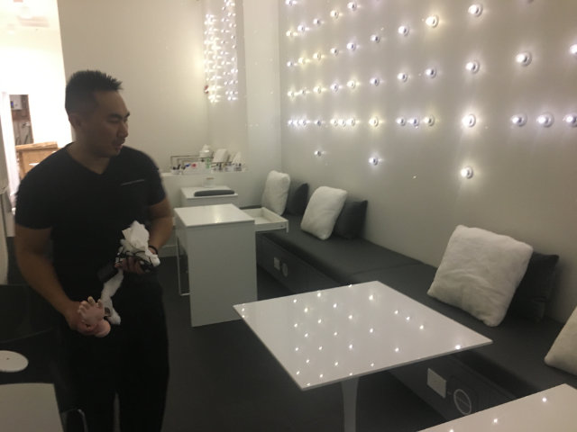 Nailgic manicure stations